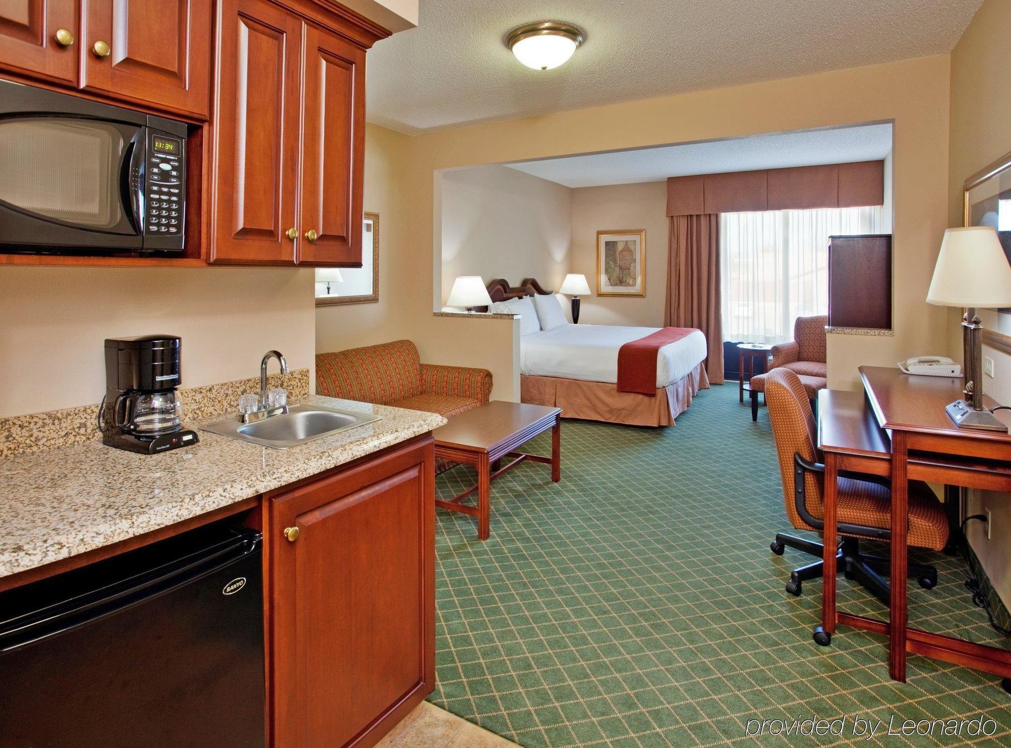 Holiday Inn Express Hotel & Suites Cape Girardeau I-55 By Ihg Room photo